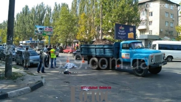 Смертельная авария: ГАЗ сбил женщину (ФОТО) Фото № 3 Смертельная авария: ГАЗ сбил женщину (ФОТО) Фото № 3
