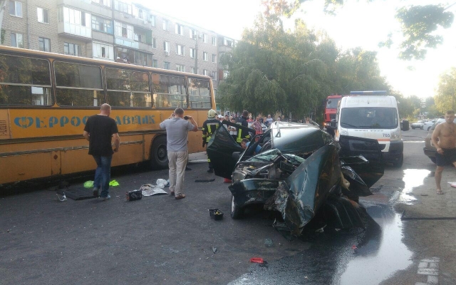 Появились подробности аварии с пострадавшими в Хортицком районе (ФОТО) Фото № 3 Появились подробности аварии с пострадавшими в Хортицком районе (ФОТО) Фото № 3