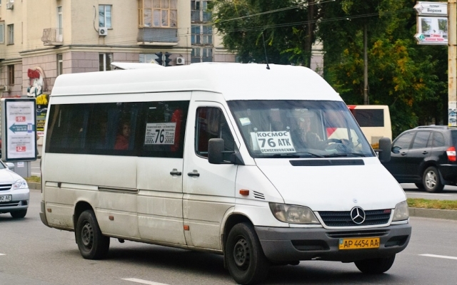 В Запорожье маршрутчик за 20 минут нарушил 5 правил дорожного движения Фото № 0 В Запорожье маршрутчик за 20 минут нарушил 5 правил дорожного движения Фото № 0