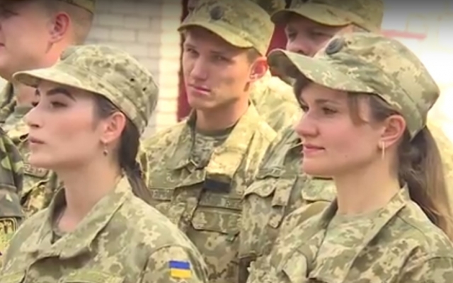 Две сотни студентов со всей Украины приняли присягу на запорожской Хортице (ВИДЕО) Фото № 0 Две сотни студентов со всей Украины приняли присягу на запорожской Хортице (ВИДЕО) Фото № 0