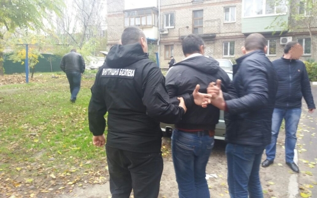 В Запорожье задержали офицера с долларовой взяткой (ФОТО) Фото № 0 В Запорожье задержали офицера с долларовой взяткой (ФОТО) Фото № 0