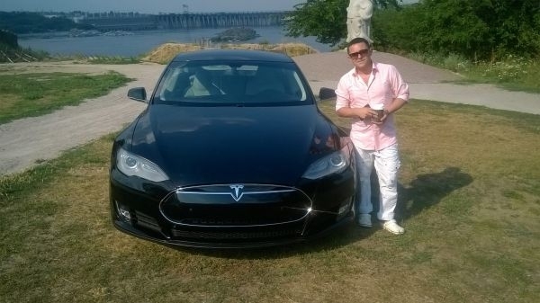 Запорожский активист попал в центр скандала, припарковавшись на газоне (ФОТО) Фото № 0 Запорожский активист попал в центр скандала, припарковавшись на газоне (ФОТО) Фото № 0