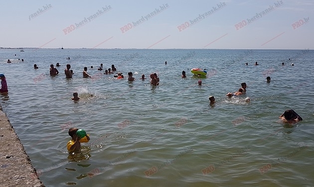 Пляжи Бердянска: море, песок, камни и дамба набережной Фото № 2 Пляжи Бердянска: море, песок, камни и дамба набережной Фото № 2