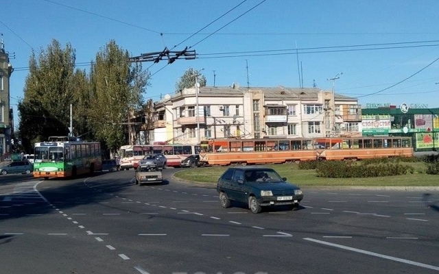 В Запорожье транспортный коллапс. Застряли два троллейбуса и пять трамваев Фото № 3 В Запорожье транспортный коллапс. Застряли два троллейбуса и пять трамваев Фото № 3