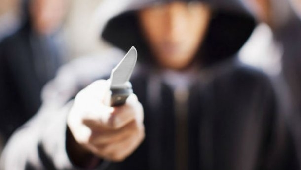 Под Запорожьем 15-летний подросток изрезал соседу шею и лицо ножом Фото № 0 Под Запорожьем 15-летний подросток изрезал соседу шею и лицо ножом Фото № 0