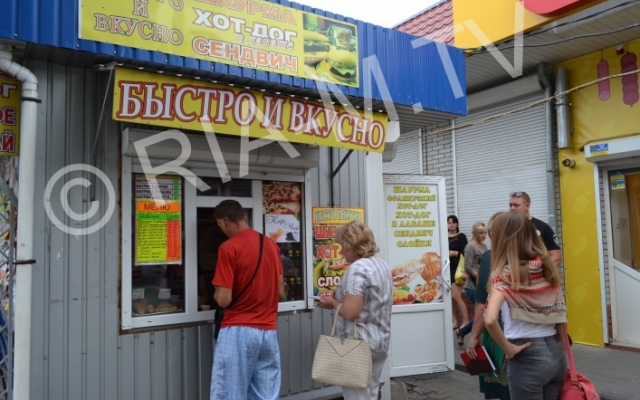 Жуткая вонь, грязь и рой мух - ревизоры проверили городские фаст-фуды (ФОТО) Фото № 8 Жуткая вонь, грязь и рой мух - ревизоры проверили городские фаст-фуды (ФОТО) Фото № 8