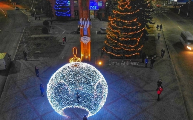 В сети показали эффектную новогоднюю инсталляцию с высоты (ФОТО) Фото № 0 В сети показали эффектную новогоднюю инсталляцию с высоты (ФОТО) Фото № 0