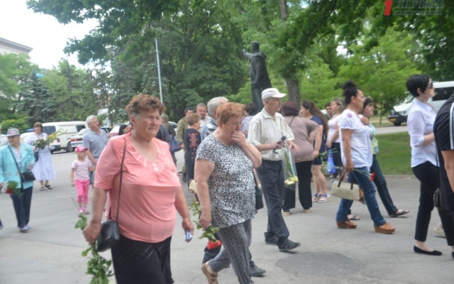 Фоторепортаж: В Запорожье прошел митинг в память погибших бойцов Фото № 10 Фоторепортаж: В Запорожье прошел митинг в память погибших бойцов Фото № 10