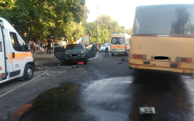 Появились подробности аварии с пострадавшими в Хортицком районе (ФОТО) Фото № 2 Появились подробности аварии с пострадавшими в Хортицком районе (ФОТО) Фото № 2