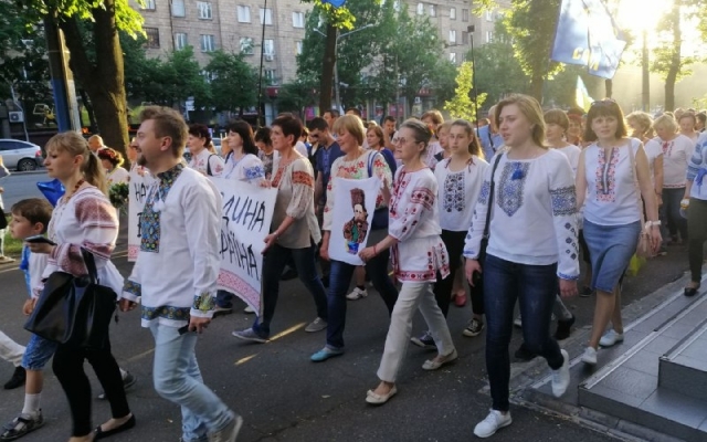 В Запорожье прошел традиционный марш вышиванок (ФОТОРЕПОРТАЖ) Фото № 4 В Запорожье прошел традиционный марш вышиванок (ФОТОРЕПОРТАЖ) Фото № 4