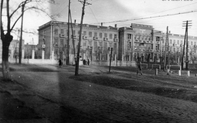 Фото нацистской оккупации: военная комендатура в Запорожье Фото № 1 Фото нацистской оккупации: военная комендатура в Запорожье Фото № 1