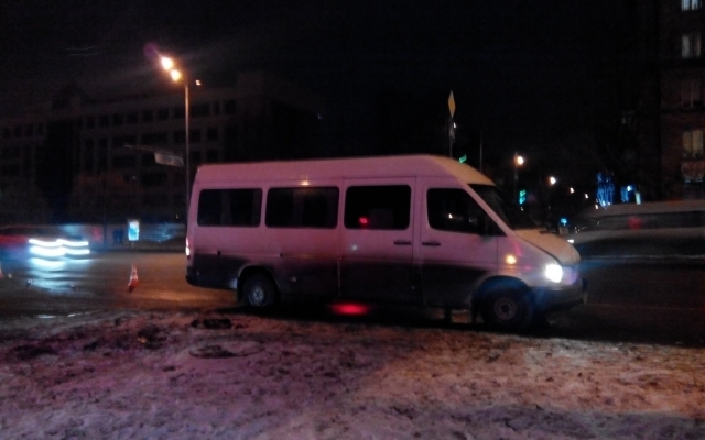 Участники аварии снесли светофор в центре Запорожья Фото № 0 Участники аварии снесли светофор в центре Запорожья Фото № 0