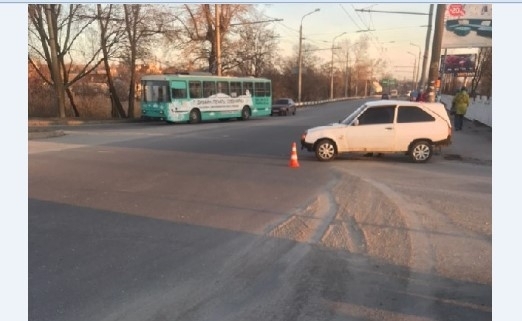 В Запорожье произошла авария с участием электрокара (ФОТО) Фото № 2 В Запорожье произошла авария с участием электрокара (ФОТО) Фото № 2