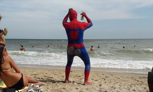 На Азовском побережье отдыхает Человек-Паук