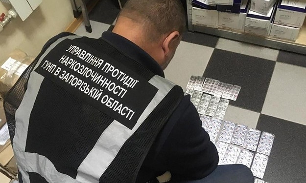 В Запорожье обыскивали аптеки на наличие запрещенных препаратов (ВИДЕО)