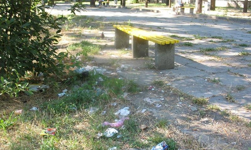 В центре Запорожья бизнесмены уничтожают парк (ФОТО)