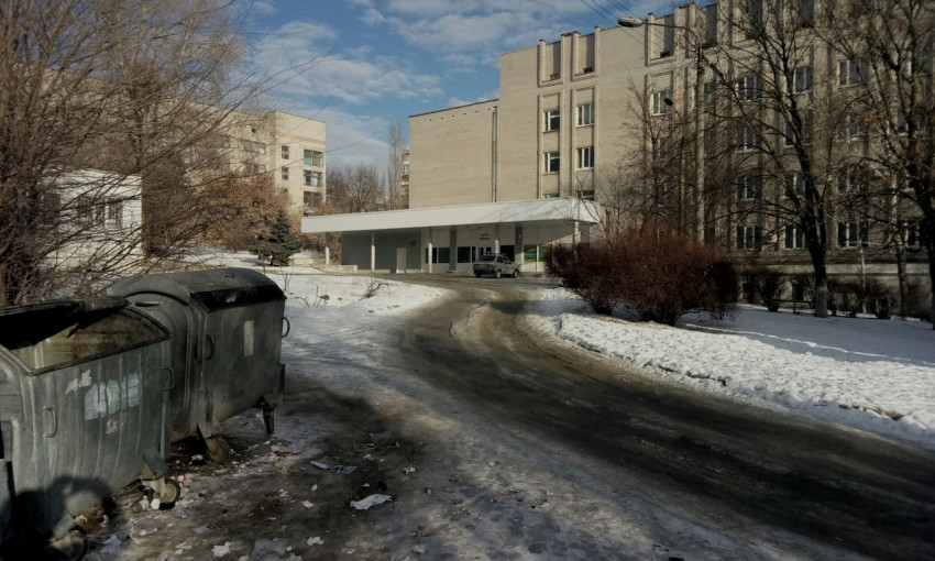Штрафовать: запорожцы возмущаются антисанитарией возле детской больницы