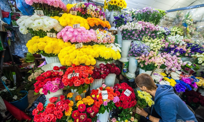 Стало известно, сколько денег тратят запорожцы сегодня на цветы (ФОТО)
