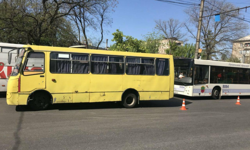 В центре Запорожья столкнулись два автобуса (ФОТО)