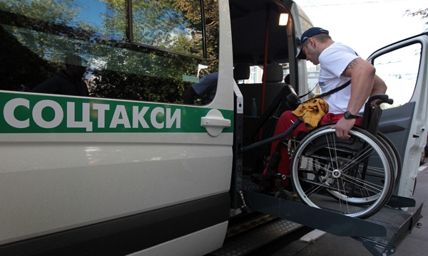 Запорожские "хелперы" разработали и подали петицию о социальном такси