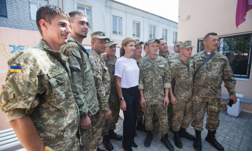 Марина Порошенко побывала в запорожском "Солдатском привале"