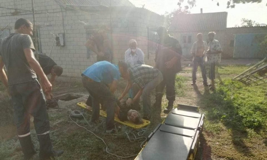 В Запорожской области спасали пенсионера, который упал в колодец (ФОТО)