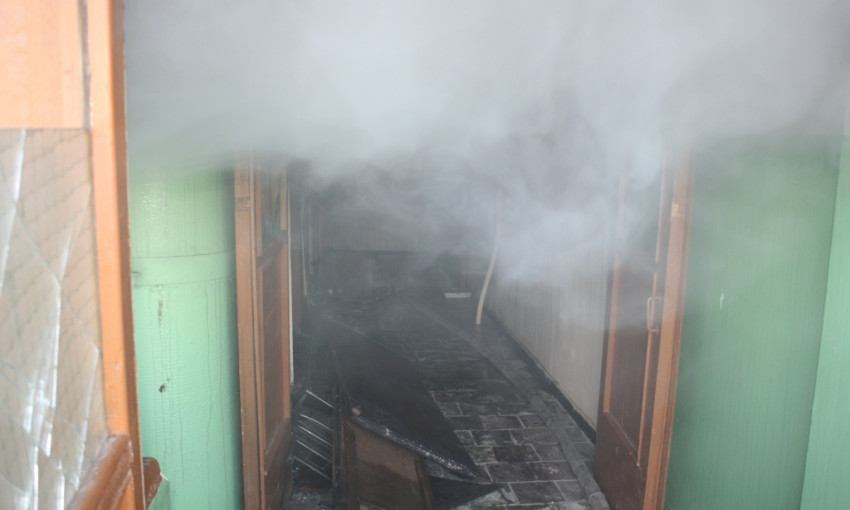 Масштабный пожар в запорожской многоэтажке: есть погибший (ФОТО)