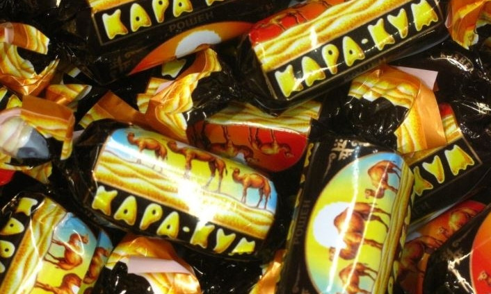 Запорожцы вынуждены покупать конфеты с тараканами