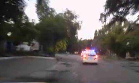 В Запорожье три экапажа полиции гнались за автомобилем (ВИДЕО)