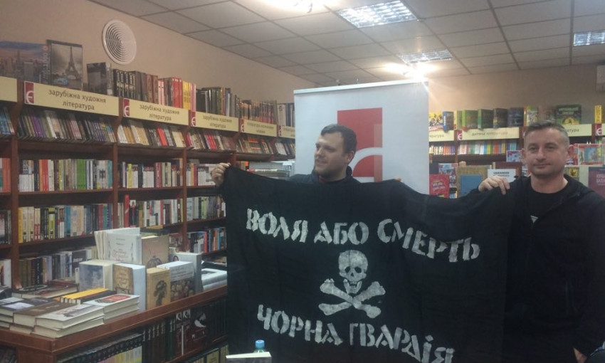 Известный писатель в Запорожье: «Люди устали от войны» (ФОТО)