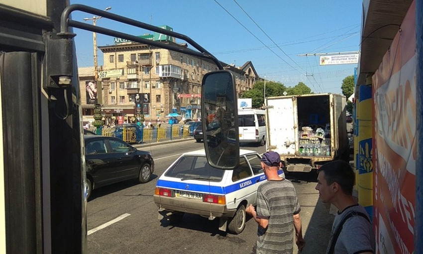 В центре Запорожья произошло ДТП с автобусом (ФОТО)