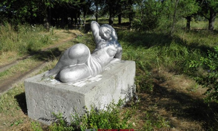 Неожиданная находка: В селе обнаружены голые скульптуры (ФОТО)