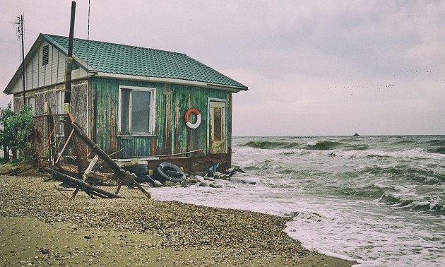 На запорожском курорте исчез пляж (ФОТО)