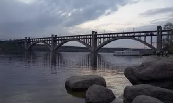 Запорожцам показали мост Преображенского изнутри