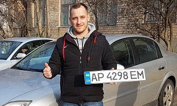 Житель Запорожской области обменял "евробляху" на государственный номерной автомобильный знак (ВИДЕО)