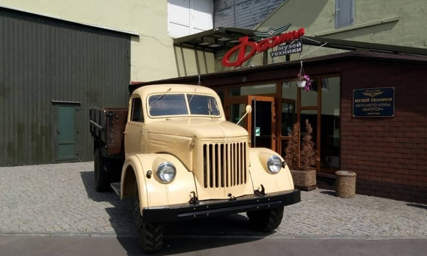 В Запорожье отреставрировали редкую машину (ФОТО)
