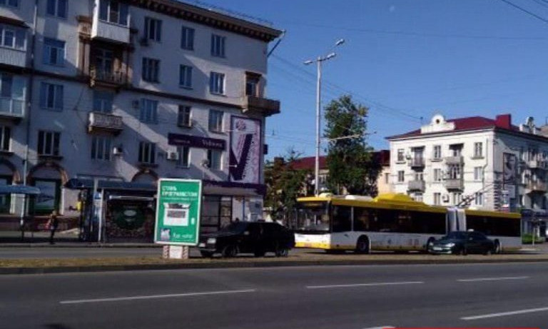 В Запорожье на улицах появились троллейбусы-гармошки (ФОТО)