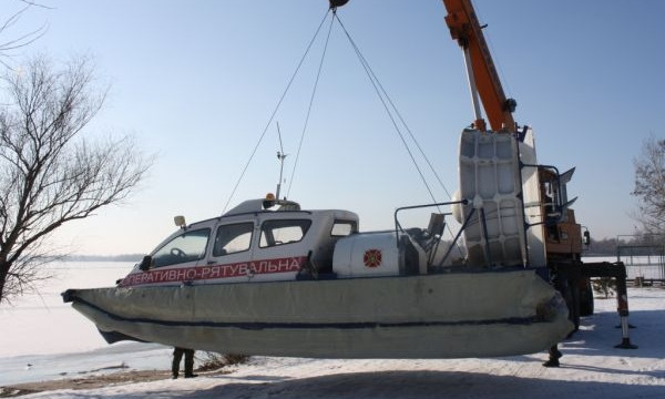 Запорожские спасатели позаботились о помощи рыбакам