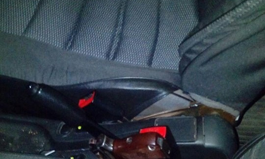 В Запорожье обнаружили угнанное авто с оружием (ФОТО)