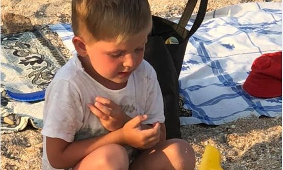 В Бердянске отец бросил маленького сына на пляже и ушел (ФОТО)