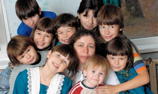 18 запорожских мам получили почётное звание "мать-героиня"