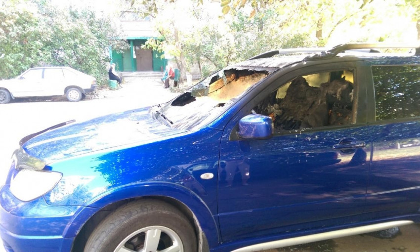 Поджог: В Запорожье сгорело элитное авто (ФОТО)