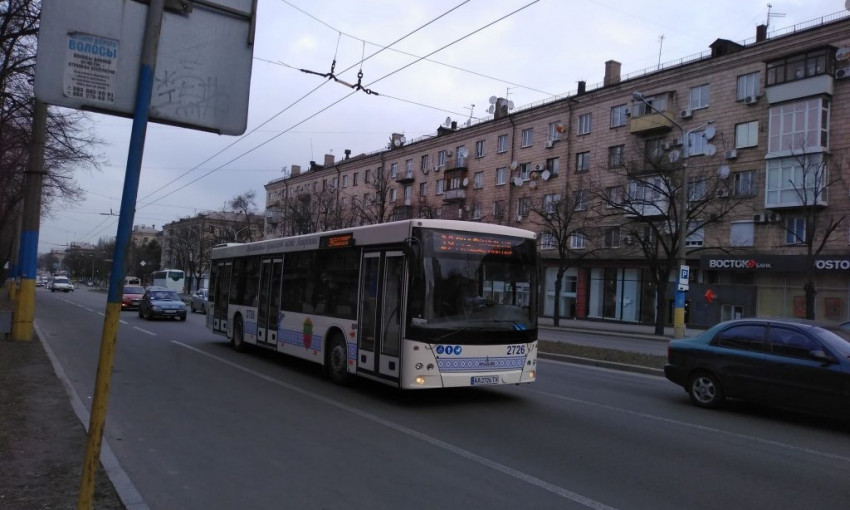 В Запорожье на новый маршрут вышли автобусы (ФОТО)