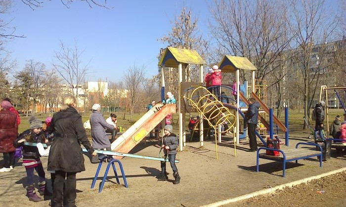 Кто ответит за благоустройство детских площадок в Запорожье