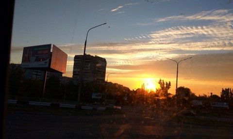 В сети появились фото необычного заката в Запорожье
