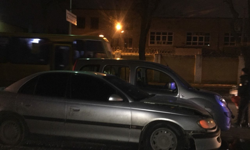 Вечернее ДТП в Шевченковском районе: столкнулись Renault и Opel