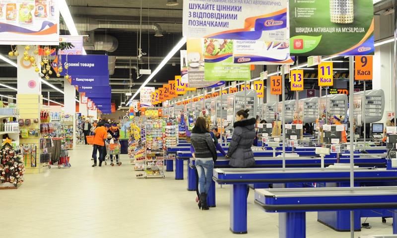 Горожан шокировала предпраздничная инсталляция в супермаркете (ФОТО)