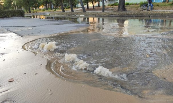 В Запорожской области прорвало водопровод (ФОТО, ВИДЕО)