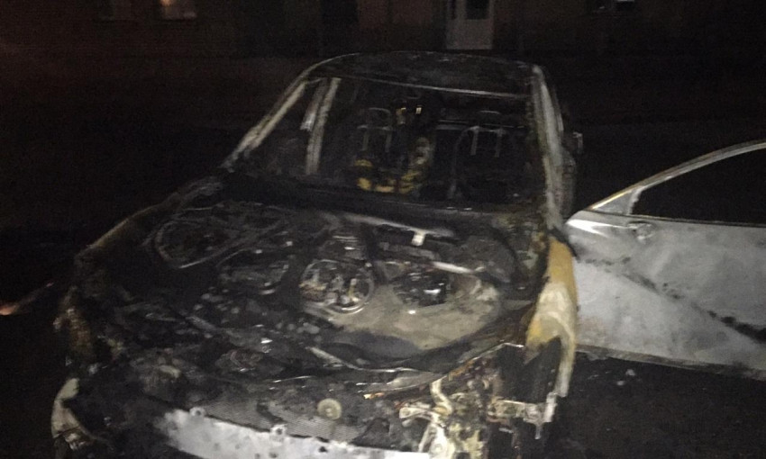 В Запорожье ночью сожгли авто директора департамента экологии: Что не так с поджогом (ФОТО)