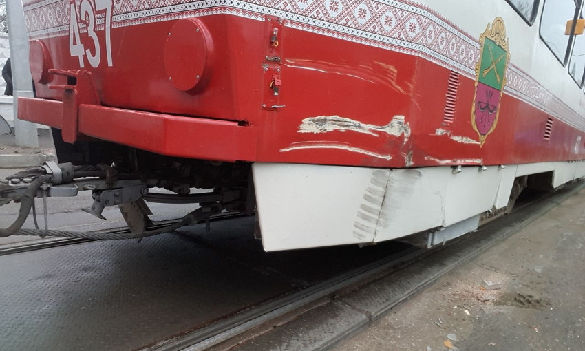 В Запорожье новый трамвай пострадал от "КрАЗа" (ФОТО)